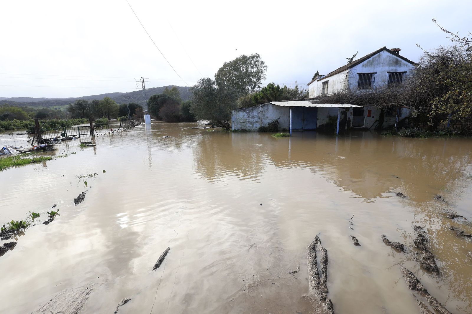 Jimena aguarda una madrugada en vilo ante la previsión de más lluvias por las borrascas Joseph y Kristin