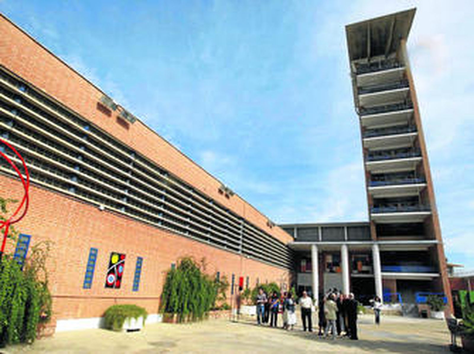 Fachada principal del centro penitenciario de Alhaurín de la Torre