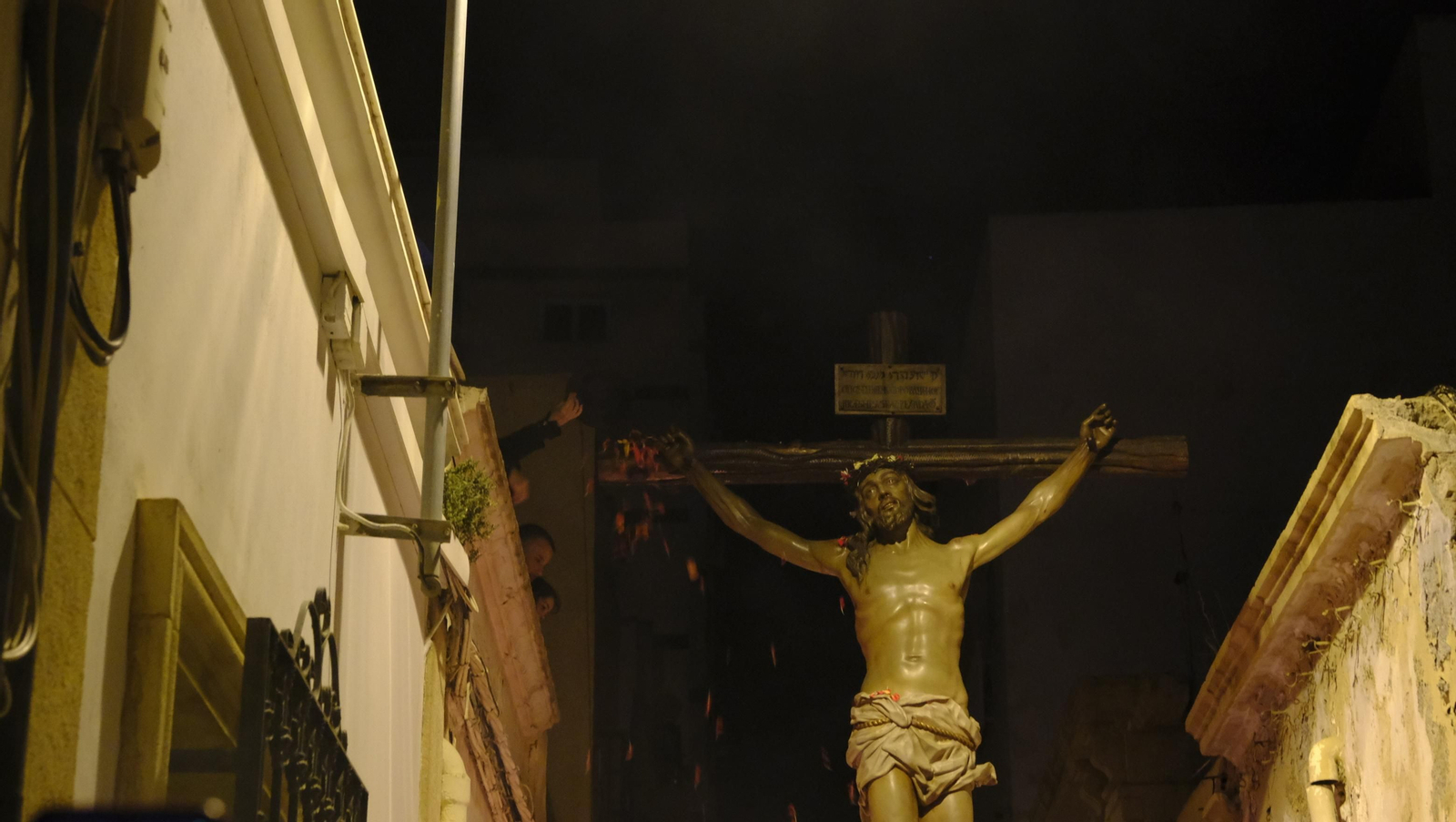 Las mejores imágenes de la Procesión del Perdón, en la noche del Martes Santo en Almería