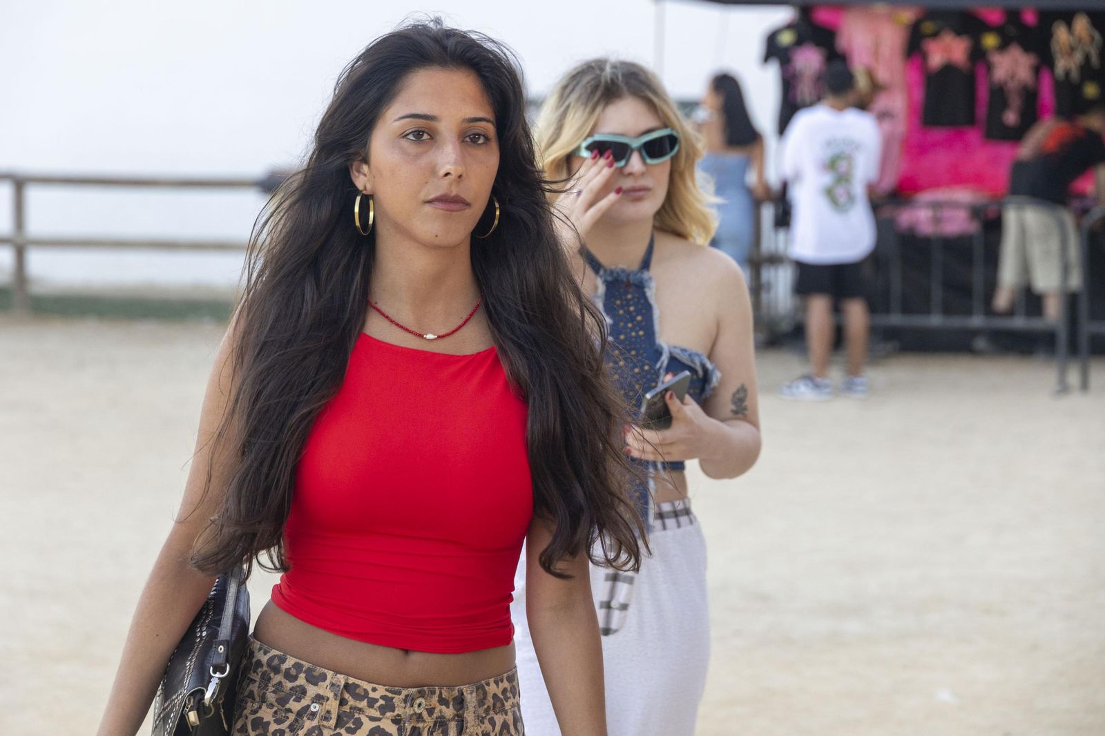 Búscate en las imágenes del concierto de Emilia en Concert Music Festival