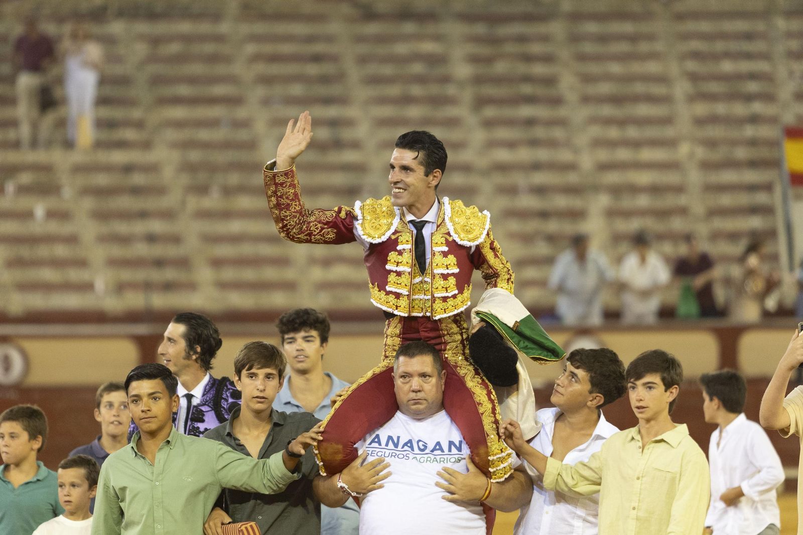 Las imágenes de la corrida de toros en El Puerto: puerta grande para Talavante