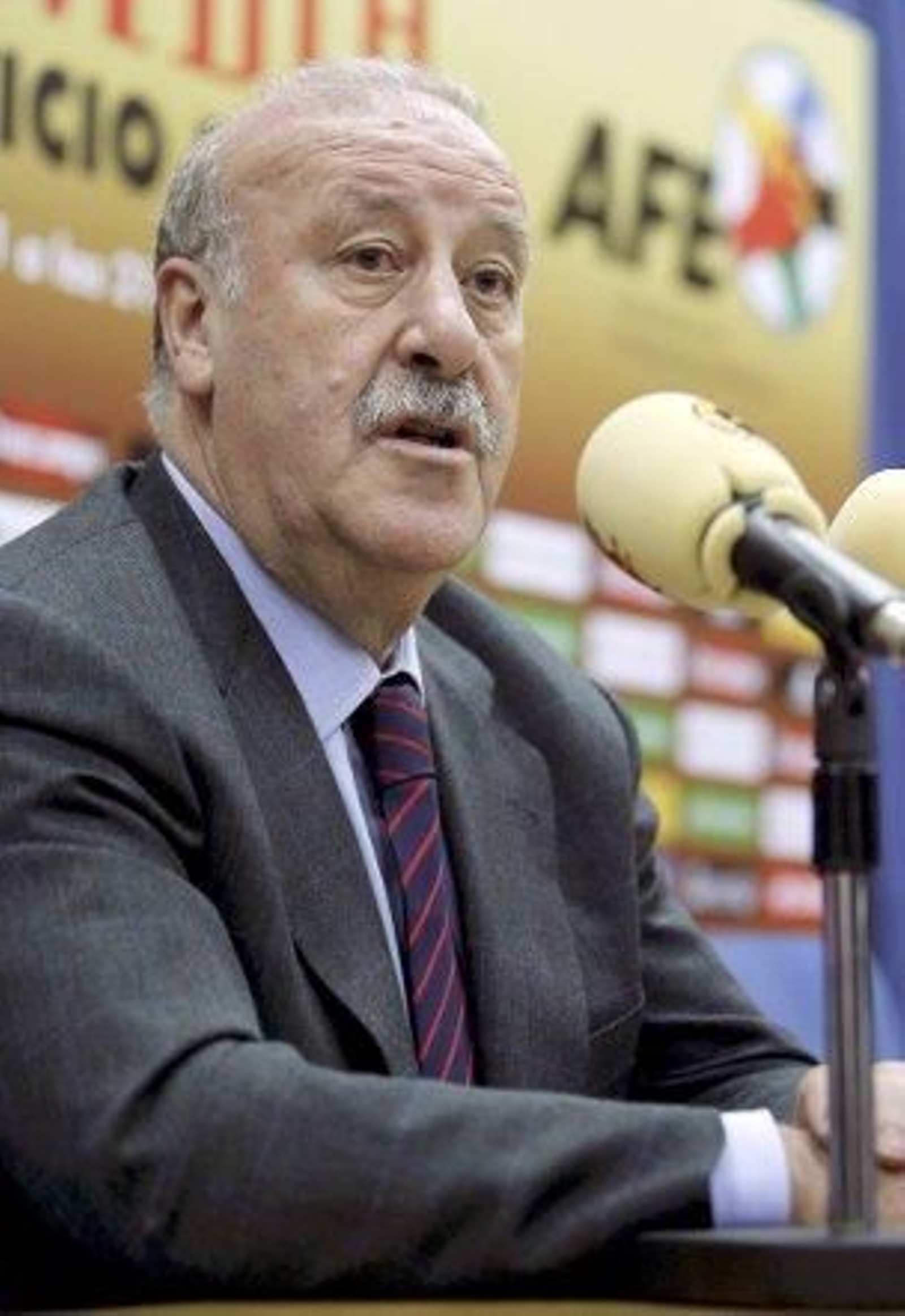 Del Bosque: "Tantos premios y títulos me dan corte"