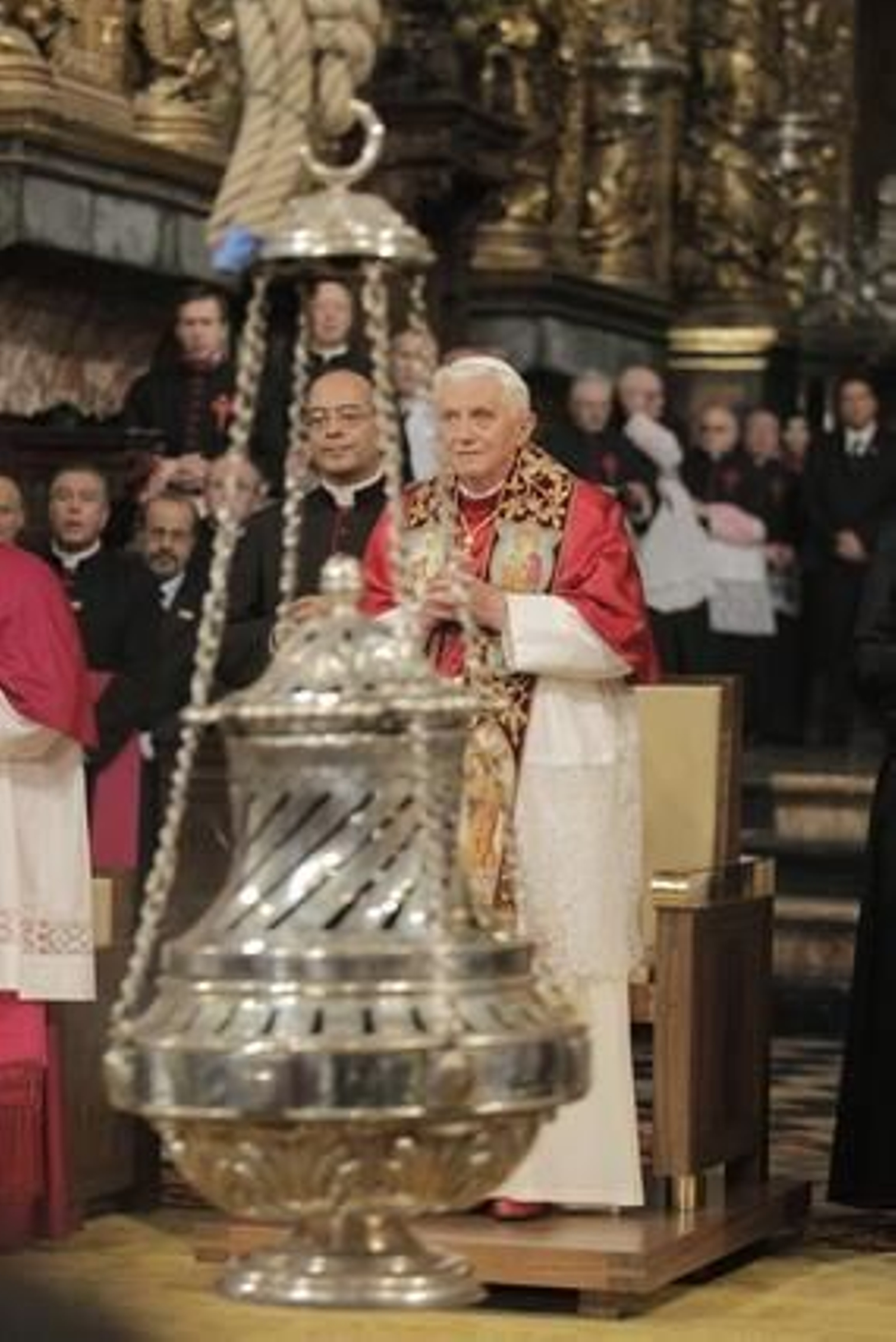 El papa Benedicto XVI realizó su primera parada en España en Santiago de Compostela. 

Foto: EFE