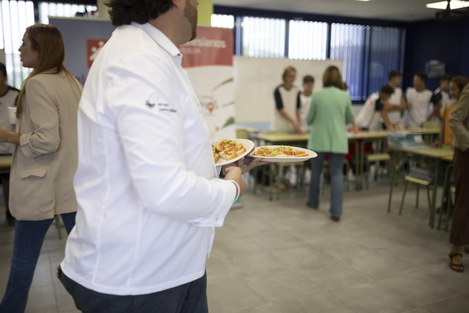 Imágenes del desayuno en el colegio Salesianos en el marco del proyecto de la Fundación Prenauta por el chef  Xanty Elías
