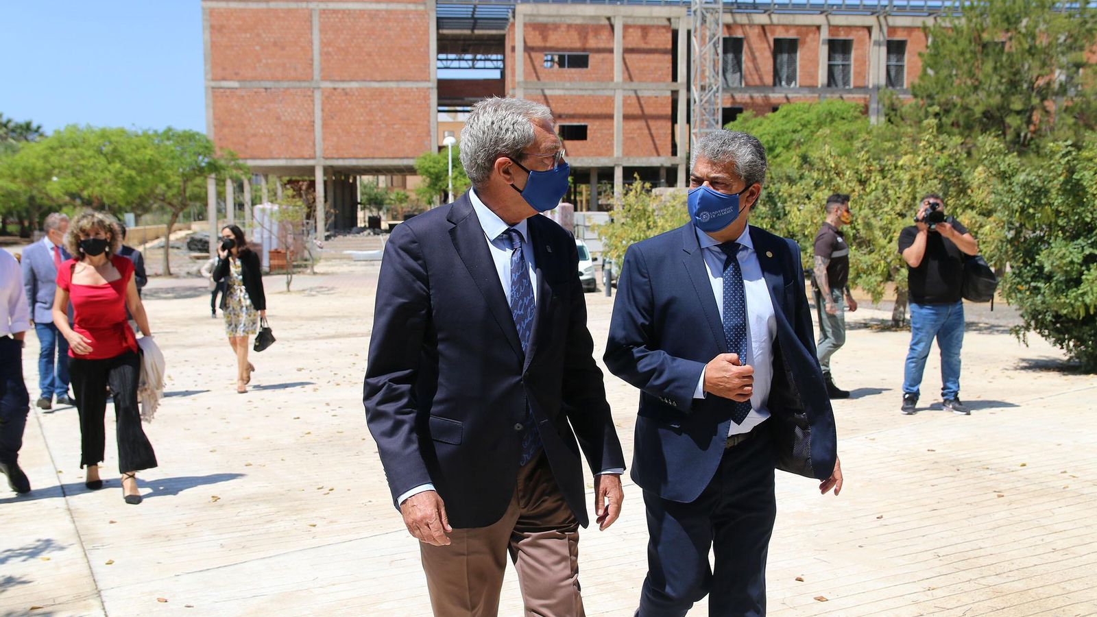 El rector y el consejero han visitado las obras que se están realizando en el campus de Almería.