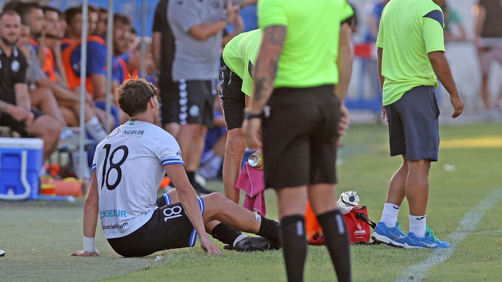 Imágenes del Trofeo de la Copa y la Venencia entre el Jerez Industrial y el Xerez DFC