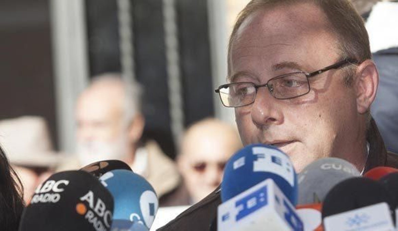 El padre de Marta "reta" al hermano de Carcaño a someterse al mismo test