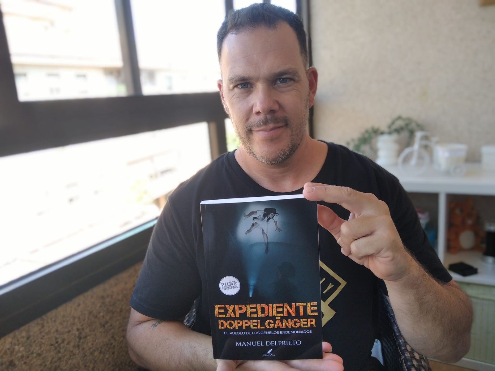 El escritor Manuel Delprieto.