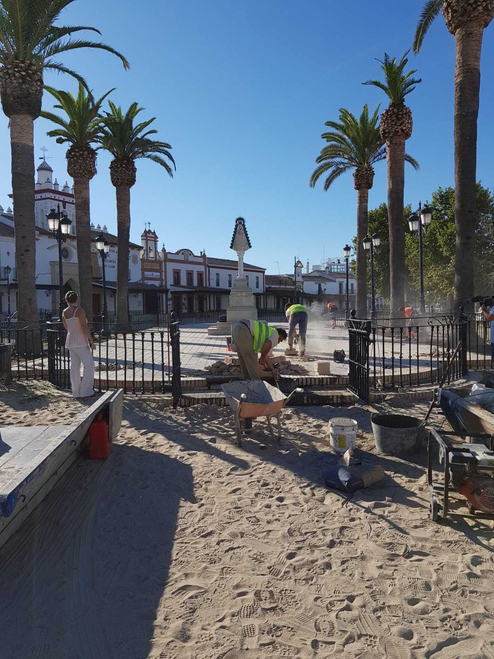 Obras en el monumento.