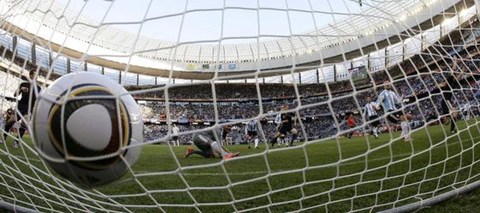 Alemania pone en evidencia a Argetina y obtiene el pase a semifinales. / Reuters