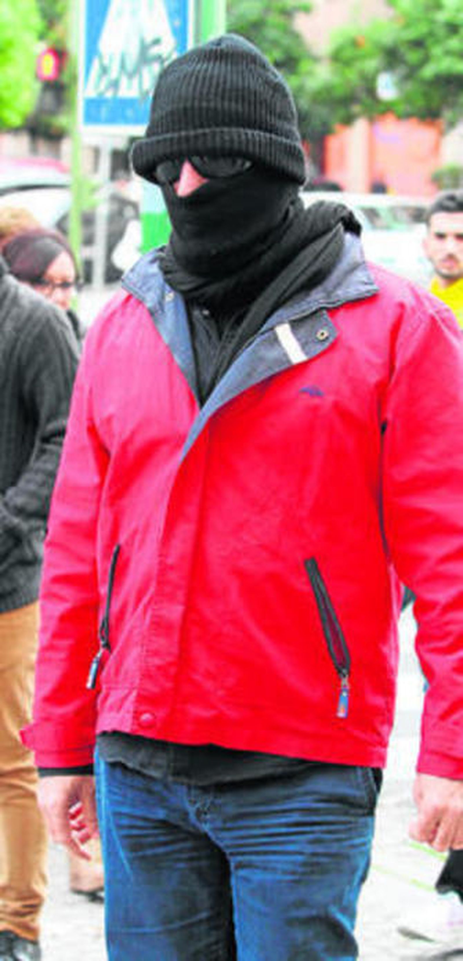 El supuesto infiltrado llega a los juzgados de Sevilla para el juicio.