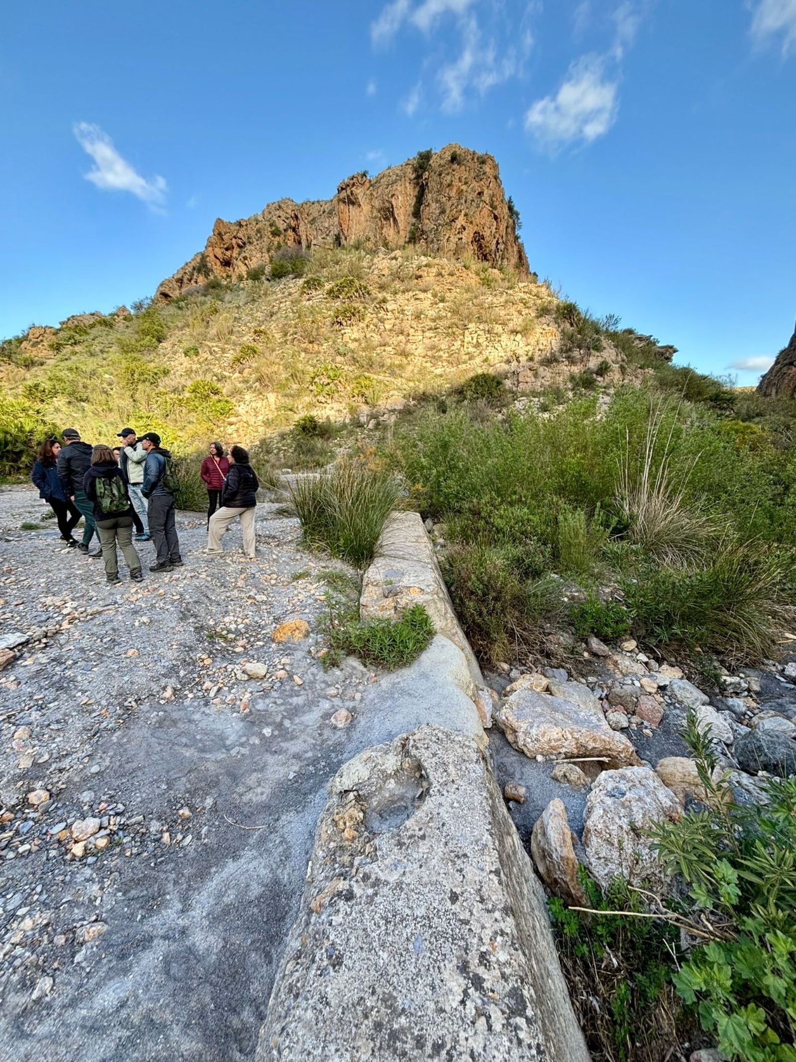Los arquitectos técnicos conocieron también las infraestructuras hidráulicas de la zona.