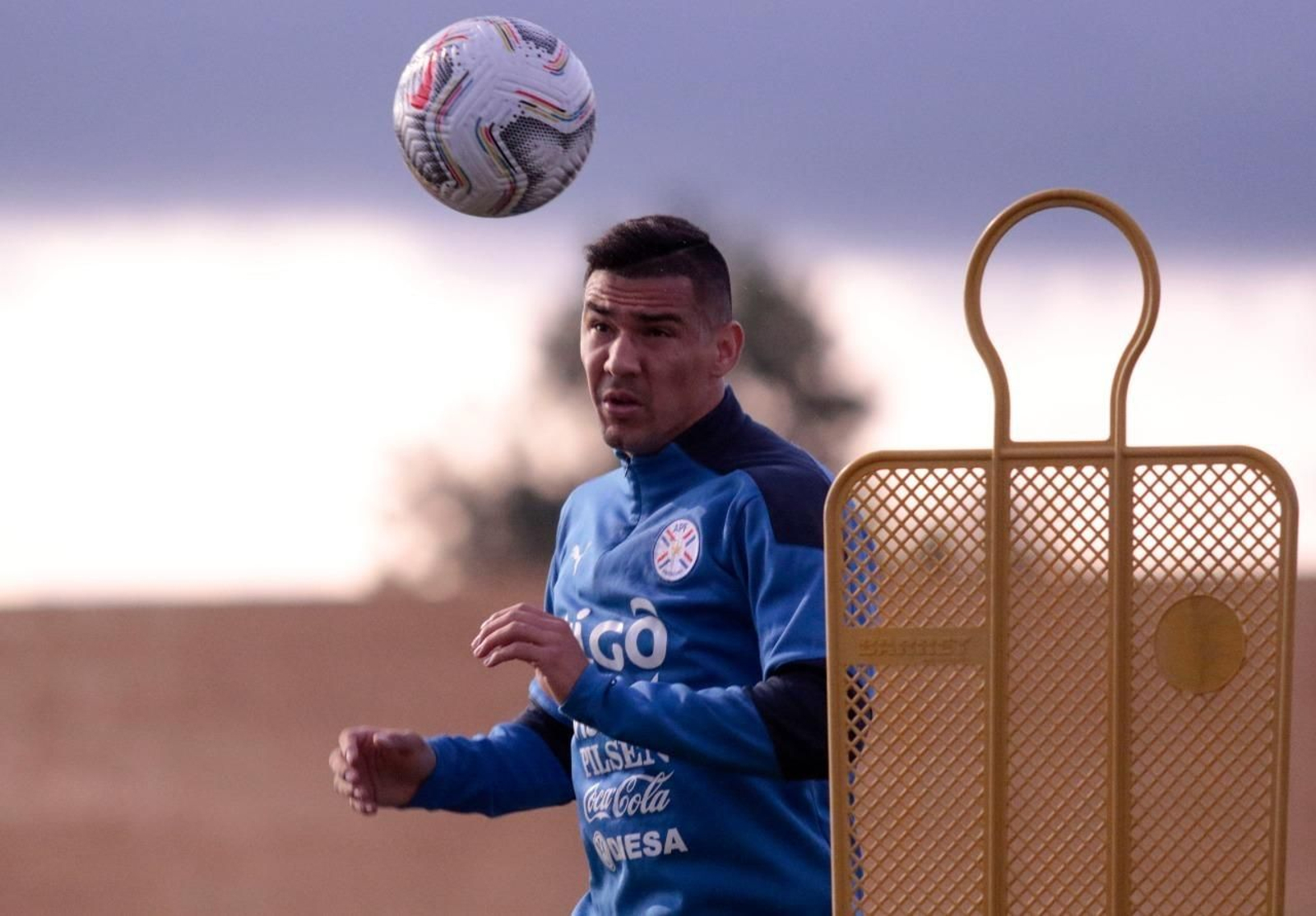 Balbuena, en un entrenamiento con Paraguay.