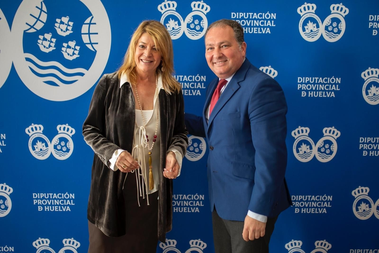 El presidente de la Diputación de Huelva, David Toscano, y la alcaldesa de Huelva, Pilar Miranda, este martes. El presidente de la Diputación de Huelva, David Toscano, y la alcaldesa de Huelva, Pilar Miranda, este martes.