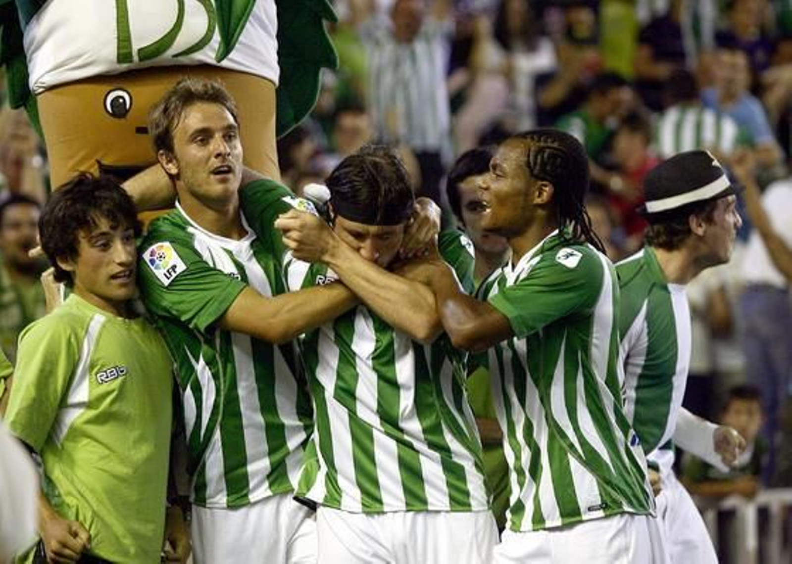 Pavone y Jonathan Pereira dan al Betis tres valiosos puntos para el ascenso.

Foto: Antonio Pizarro