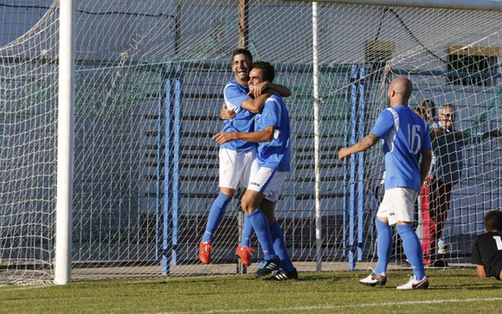 El delantero azulino Pedro Carrión volverá ante el Conil y David Narváez es duda para el domingo. /Pascual