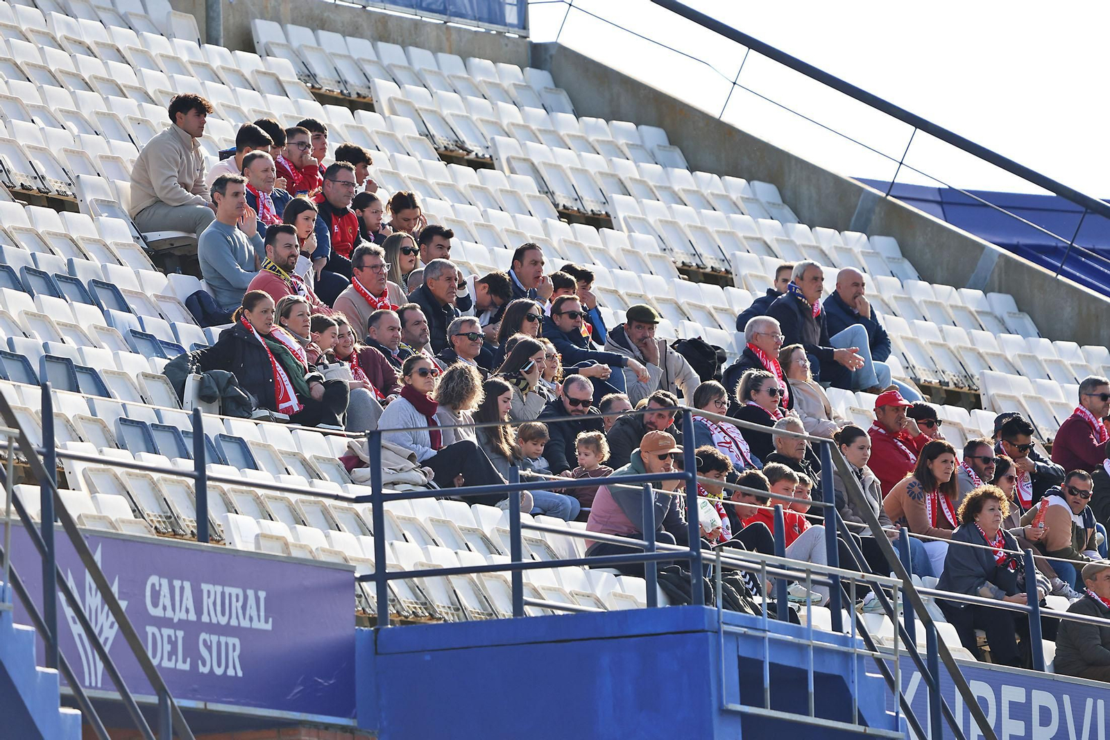 Búscate en las gradas en el Nuevo Colombino en el Recreativo de Huelva - Atlético Antoniano