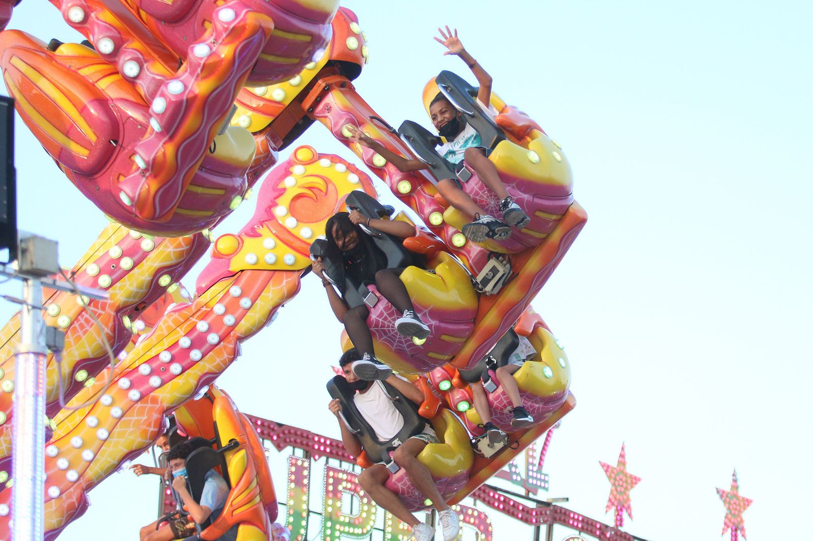 Primer día de cacharricos en una reducida Feria de Almería 2021