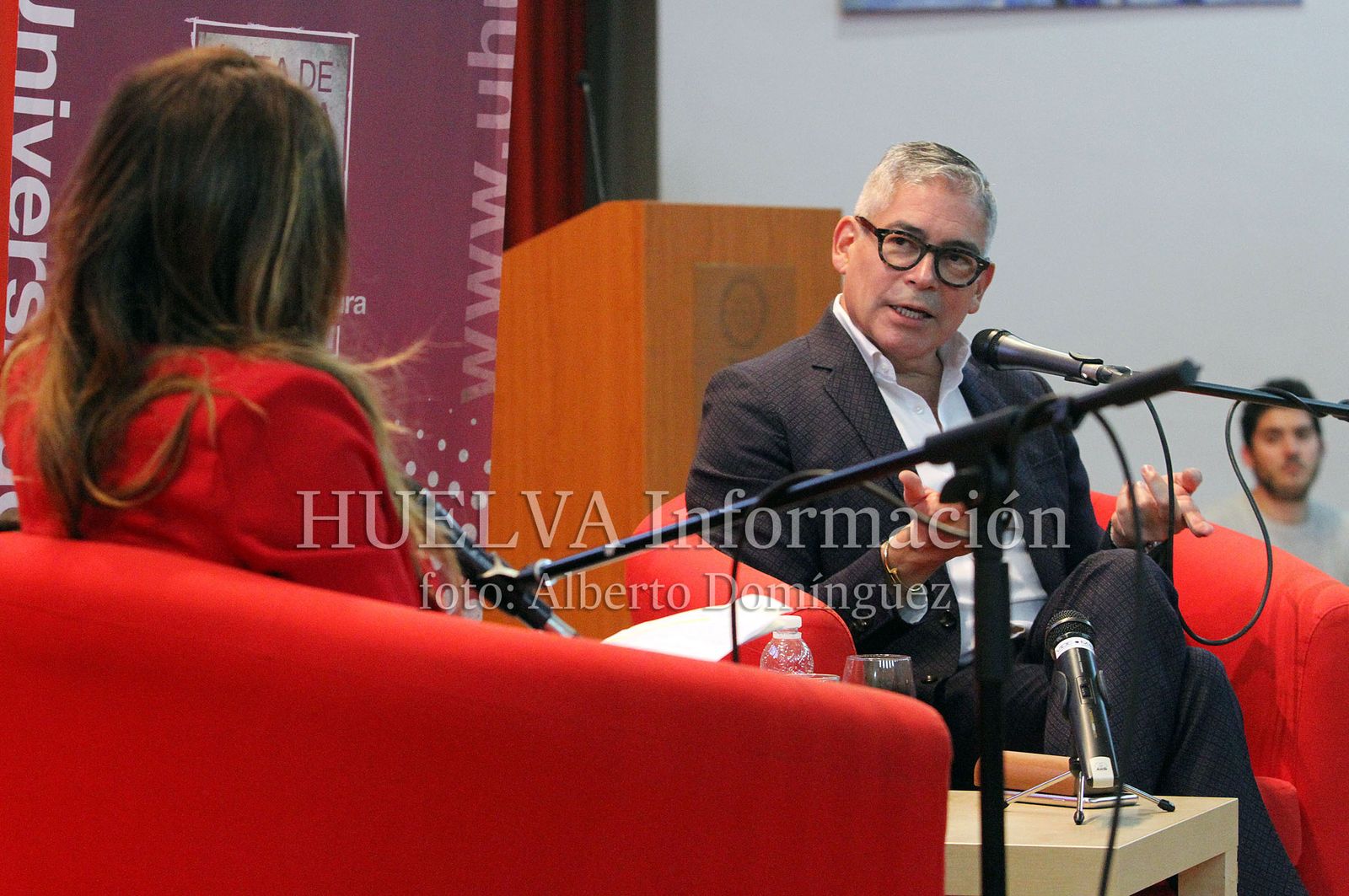 Boris Izaguirre presenta "Tiempo de Tormentas" en la Universidad de Huelva, en imágenes