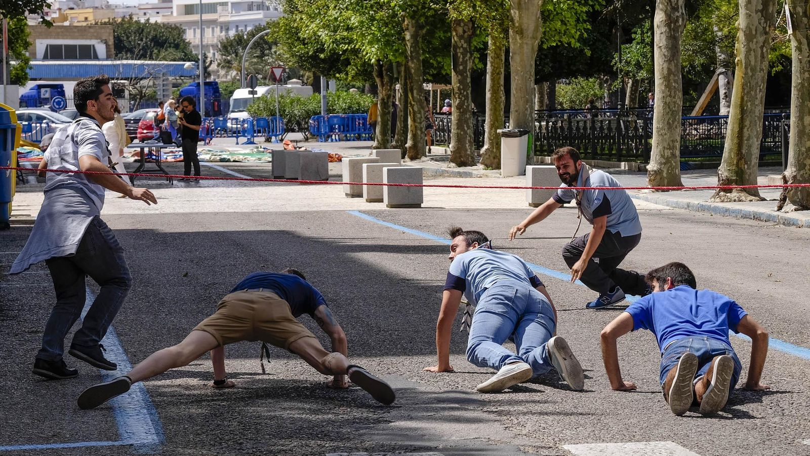 Disfrutando de la plaza de España sin tráfico.
