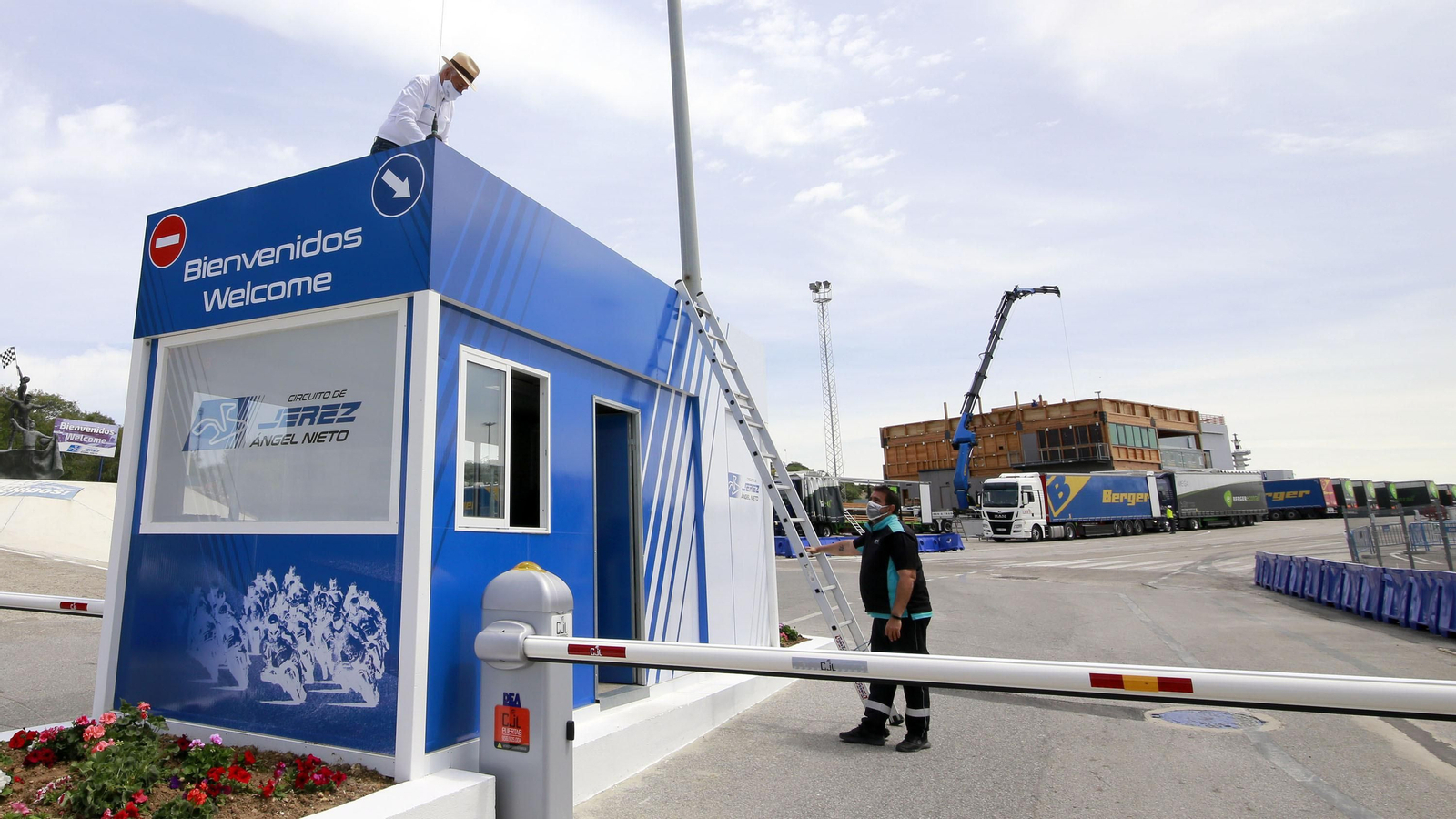 Preparativos en el Circuito de Jerez - Ángel Nieto