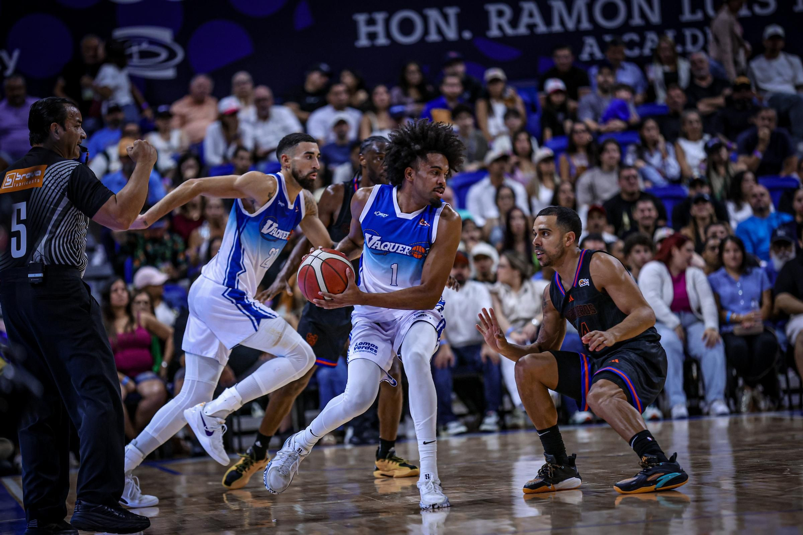 Show de Chris Duarte: 33 puntos y su equipo, a una victoria de la final