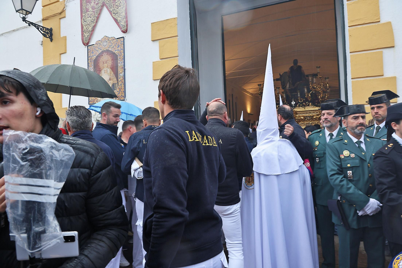 Las mejores imágenes del Martes Santo en Huelva: La Hermandad de La Lanzada