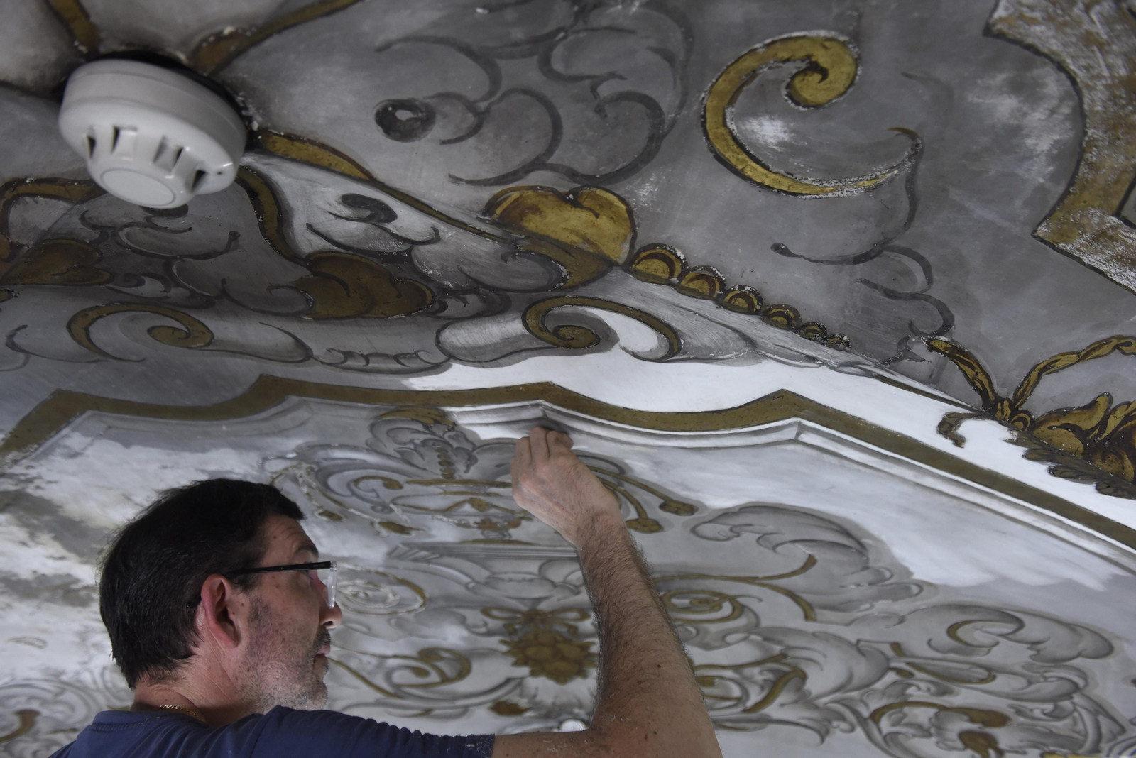 Todas las imágenes de la restauración de las pinturas en la Parroquia de la Magdalena