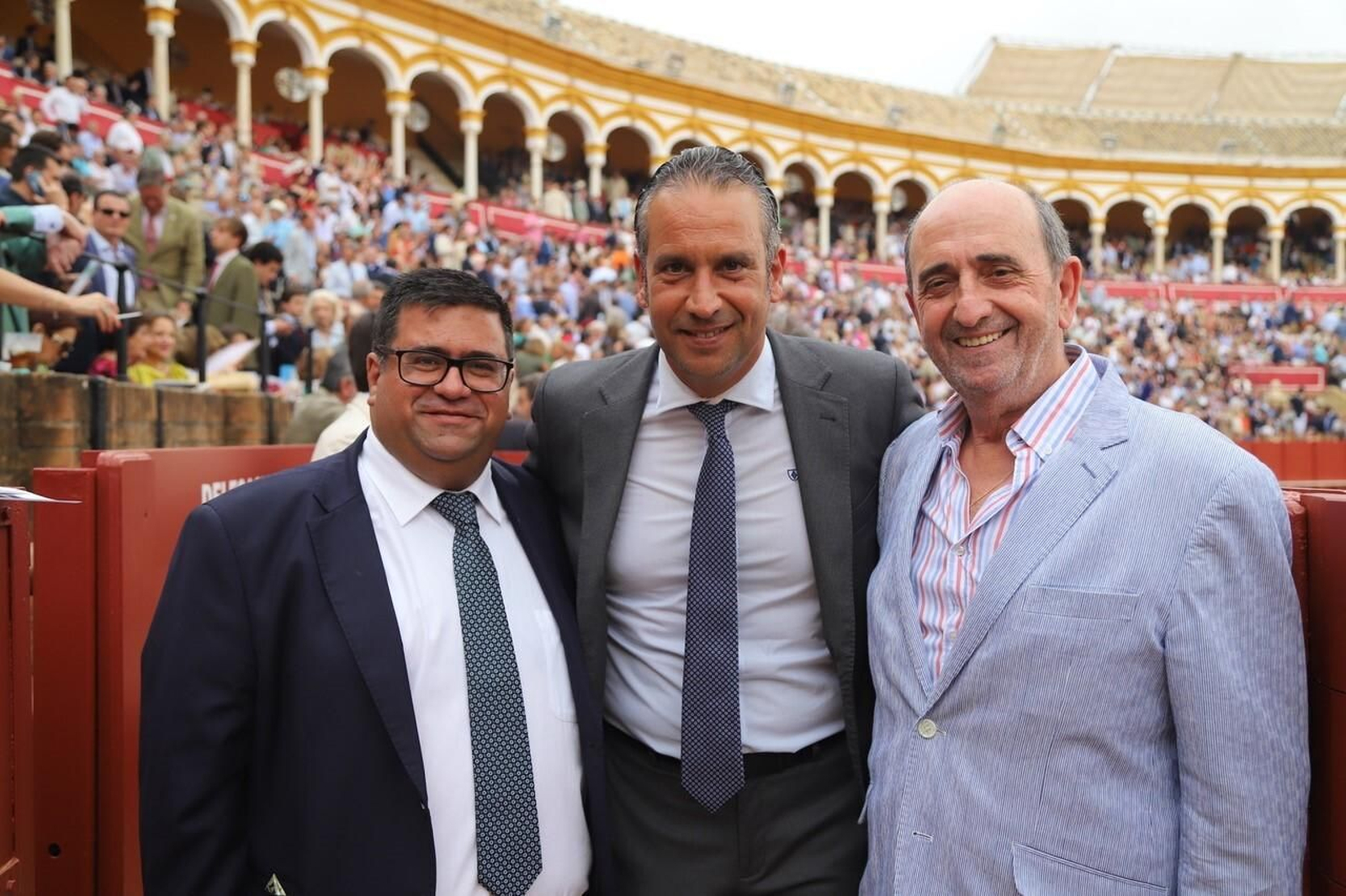 Andrés Jiménez, escuela taurina de Utrera; el matador Manuel Carbonell, escuela taurina de La Algaba; y Curro López de la Venta 'Los Conejos'