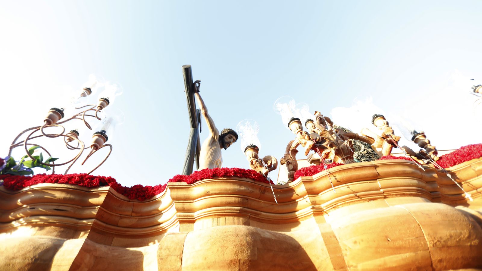Las fotos del Viernes Santo en la Línea:  Cristo del Mar y Luz y Esperanza Nuestra, Soledad y Santo Entierro, Cristo del Amor y Misericordia y Amargura