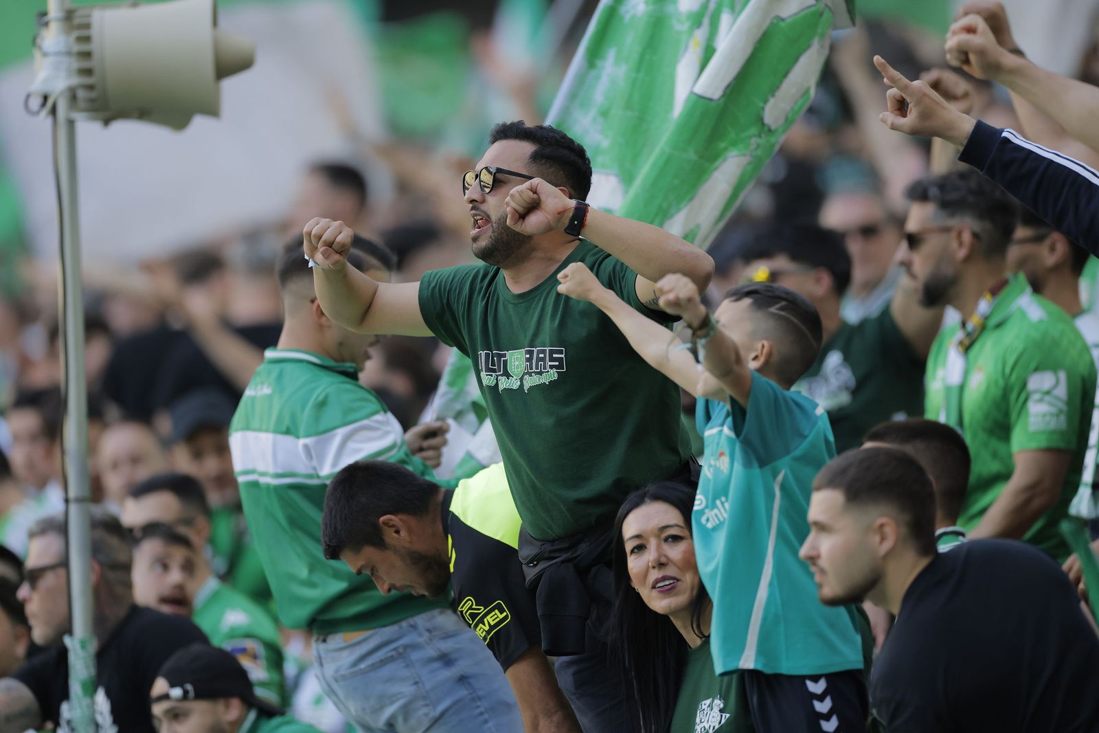 Búscate en las fotos del Betis - Sevilla