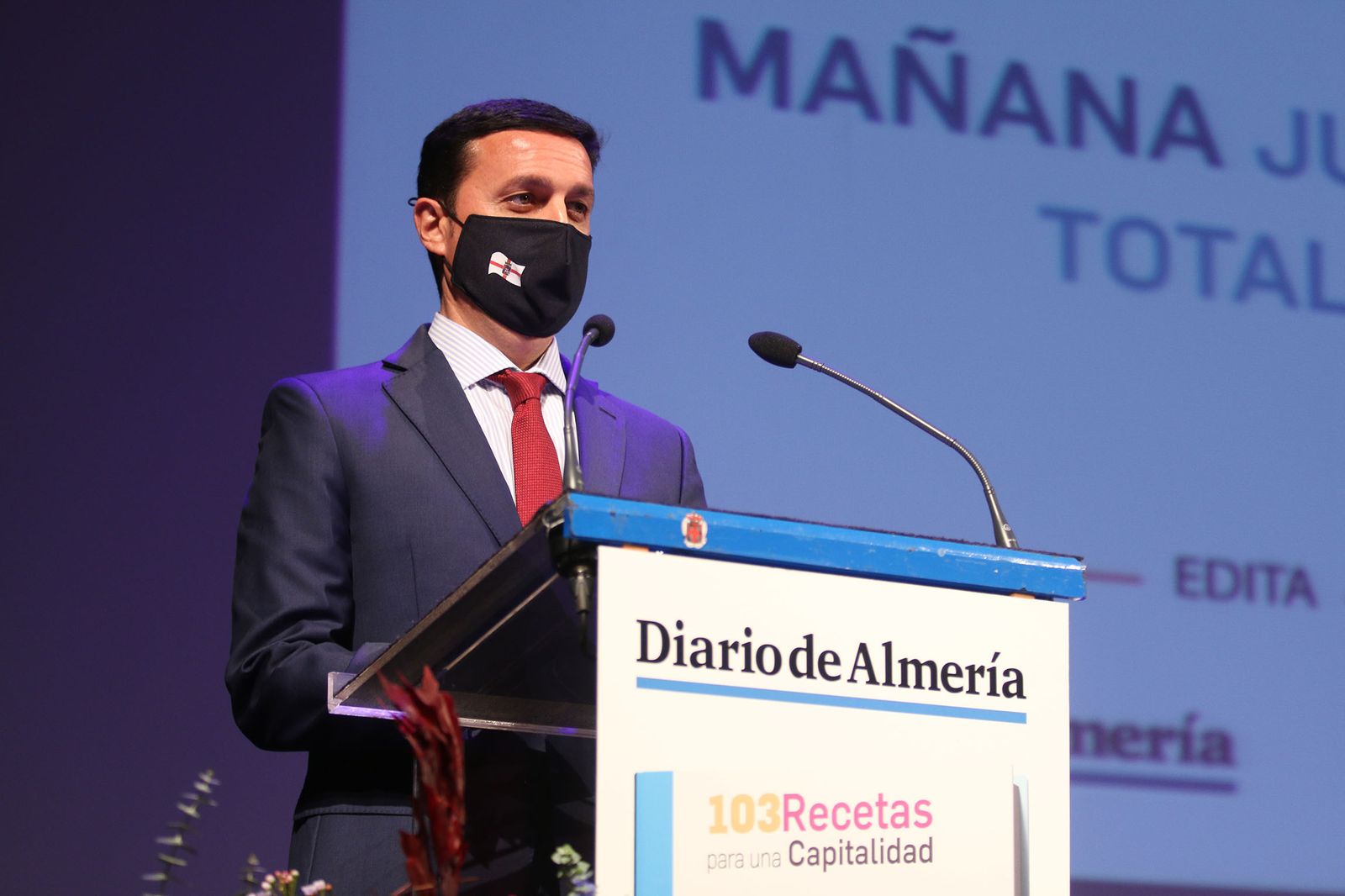 Fotogalería presentación libro '103 Recetas para una Capitalidad'. Almería