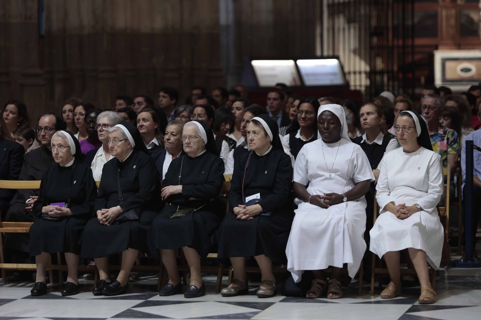 La ceremonia de ordenación conjunta de diáconos y sacerdotes en imágenes