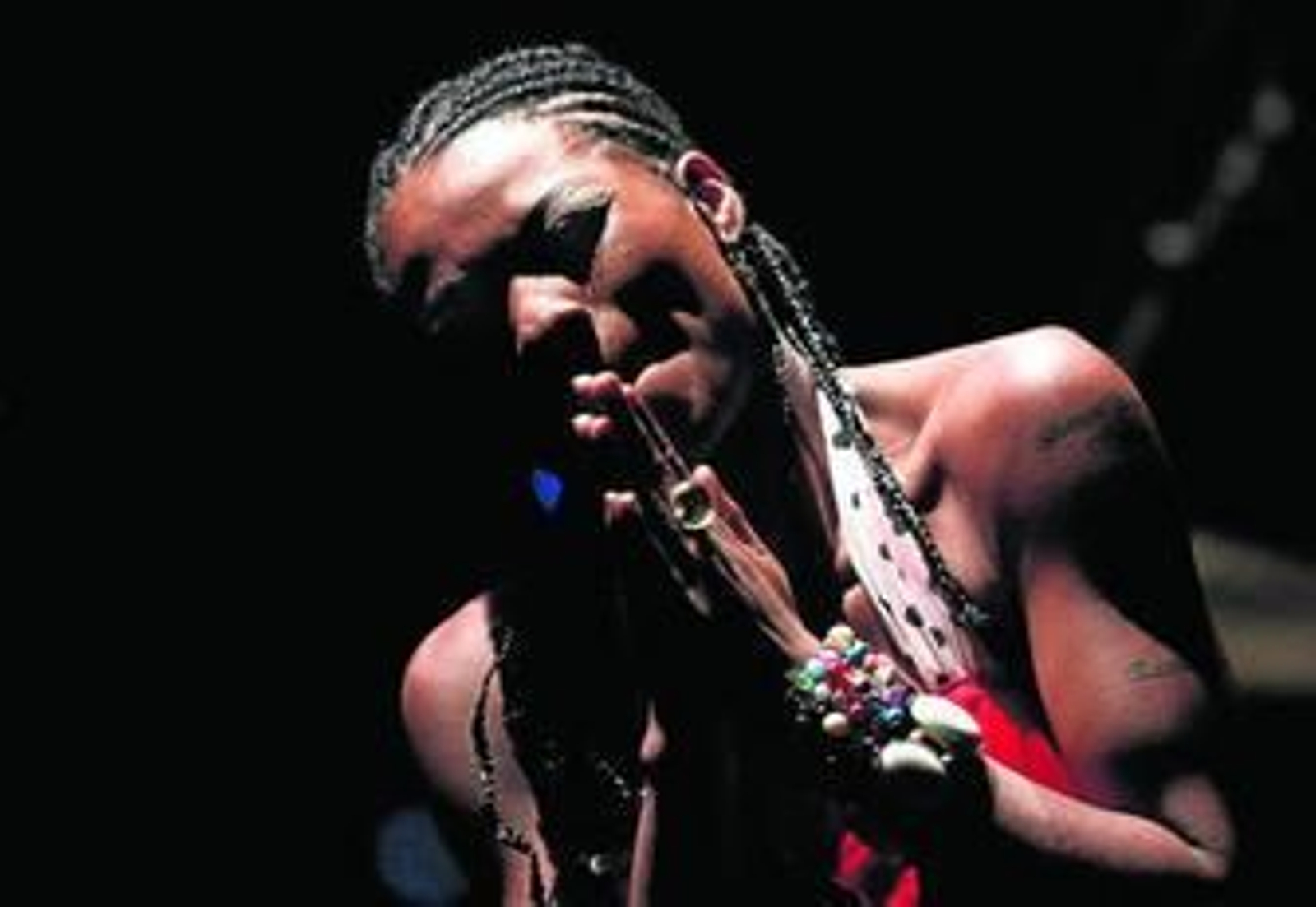 La cantante mallorquina, ayer, en un momento de su actuación en el Teatro Cervantes