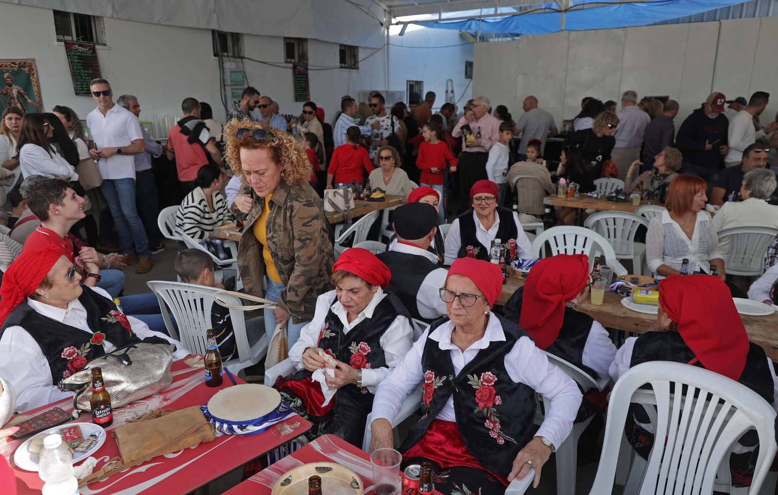 Búscate en las fotos de la Olla de San Isidro en Los Barrios .