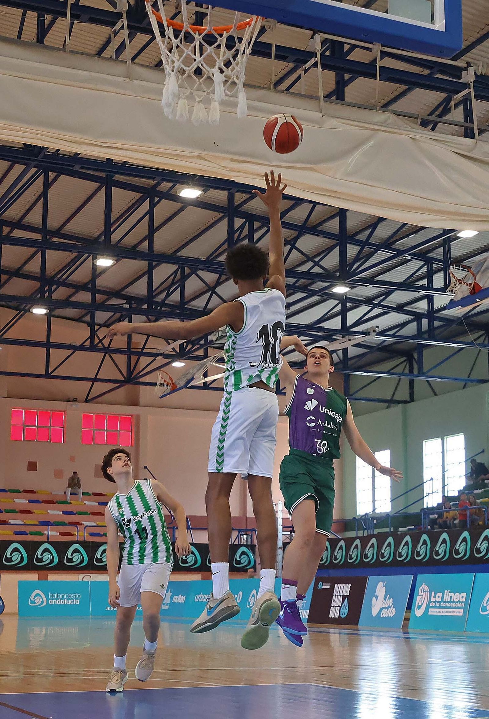 Imágenes de la jornada final del CADEBA infantil masculino de baloncesto en La Línea