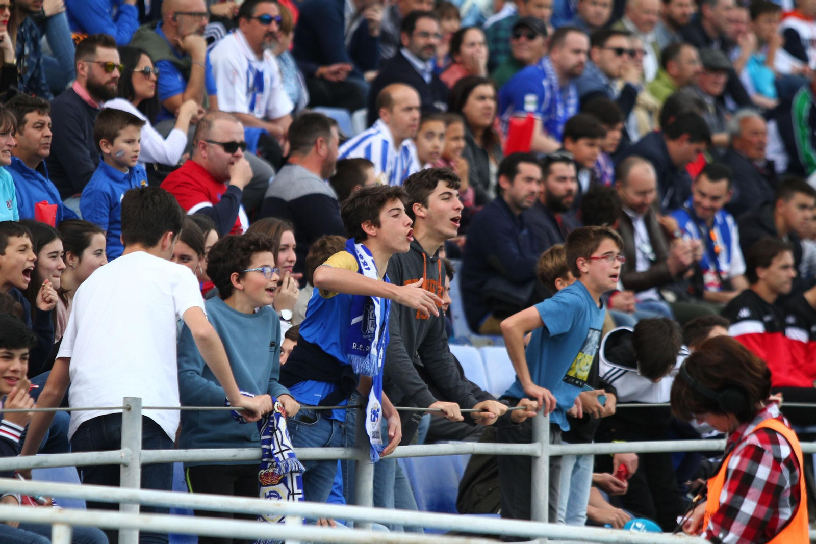 Ambientazo en las gradas del Recreativo de Huelva y el San Fernando