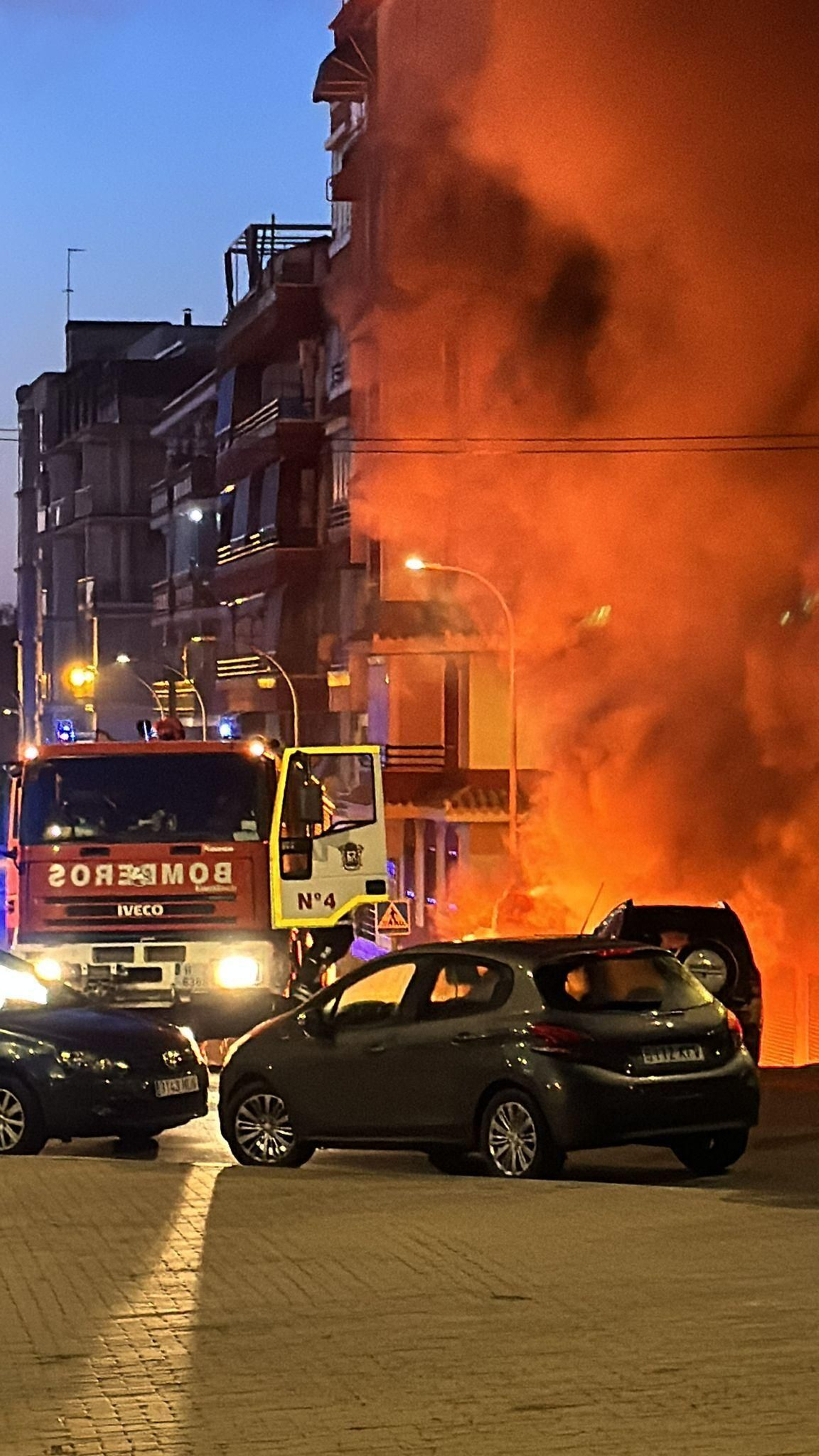 Incendio de un contenedor. Incendio de un contenedor.
