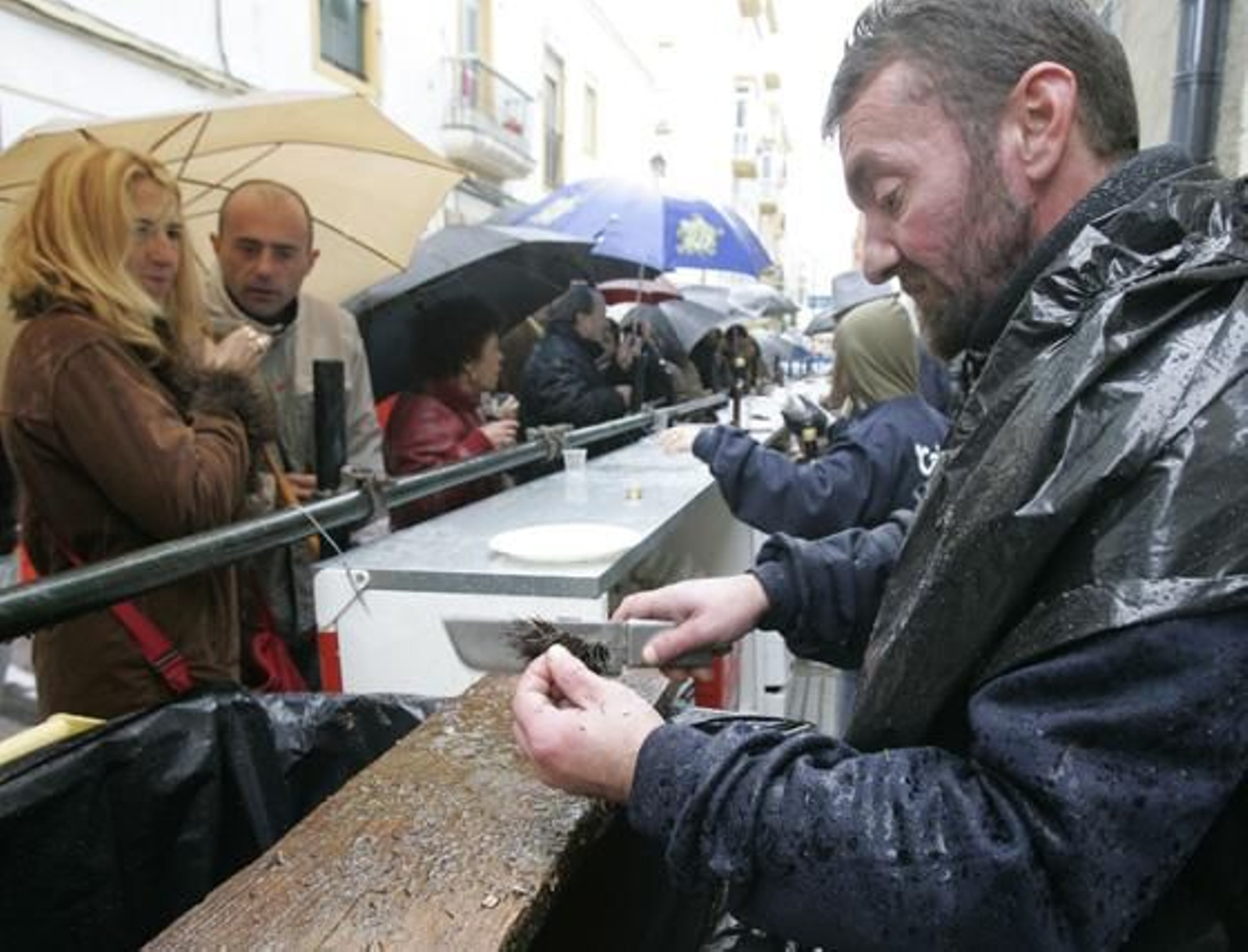 Las precipitaciones provocaron una baja afluencia de personas a la cita precarnavalera y la suspension de las actuaciones previstas. 

Foto: Jesus Marin