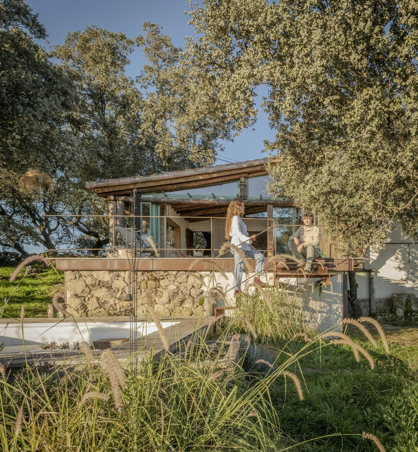 Los arquitectos Marina Hernández y Rafael Calero.