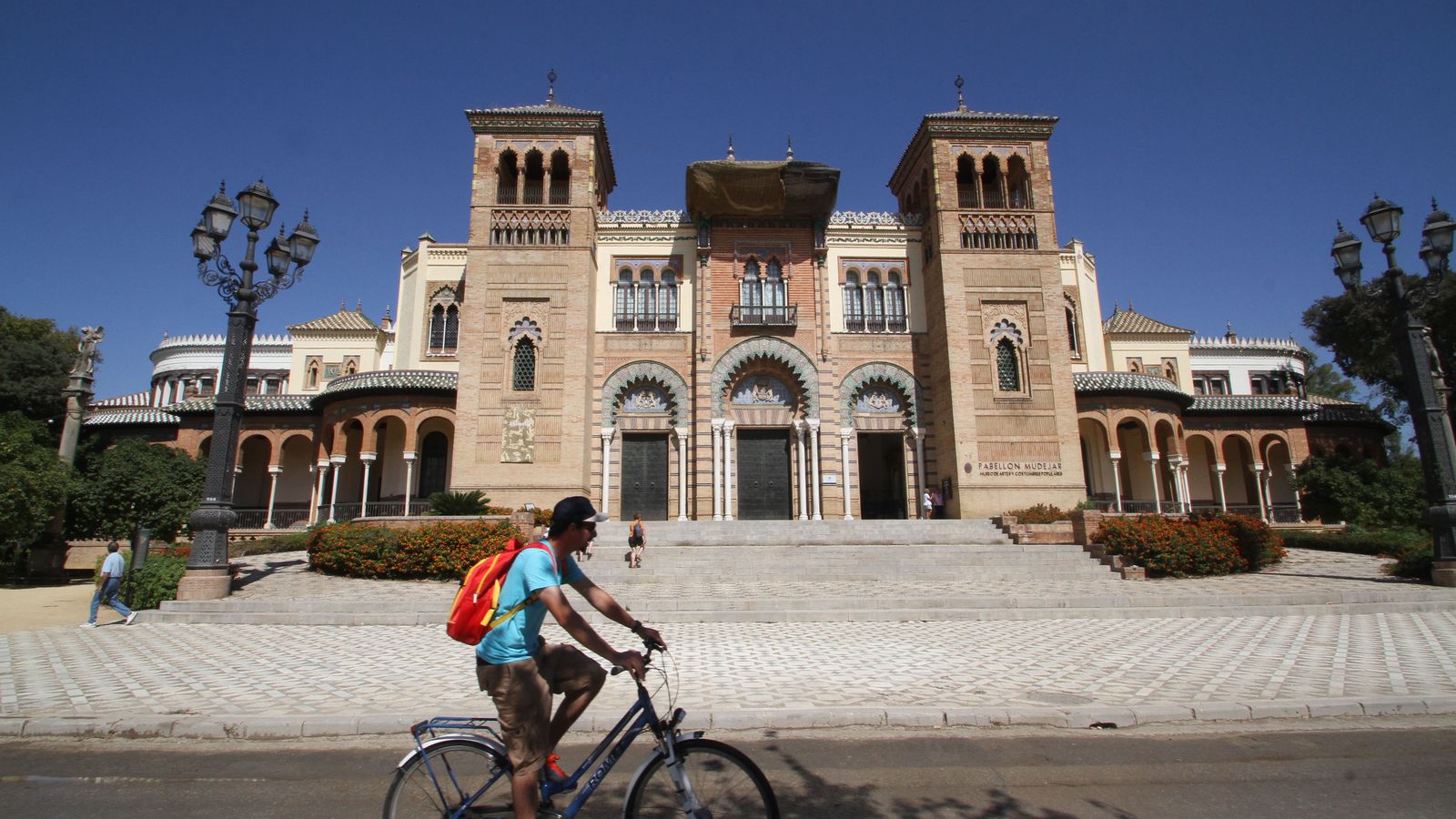 Fachada del Museo de Artes y Costumbres Populares de Sevilla.