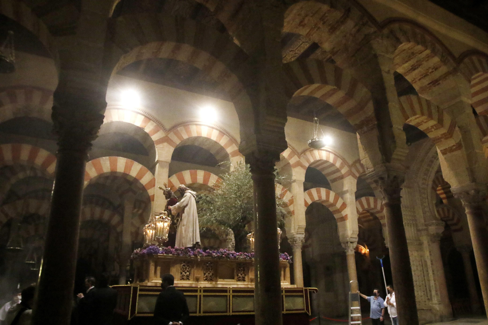 La salida extraordinaria del Señor de la Salud de Córdoba, en imágenes