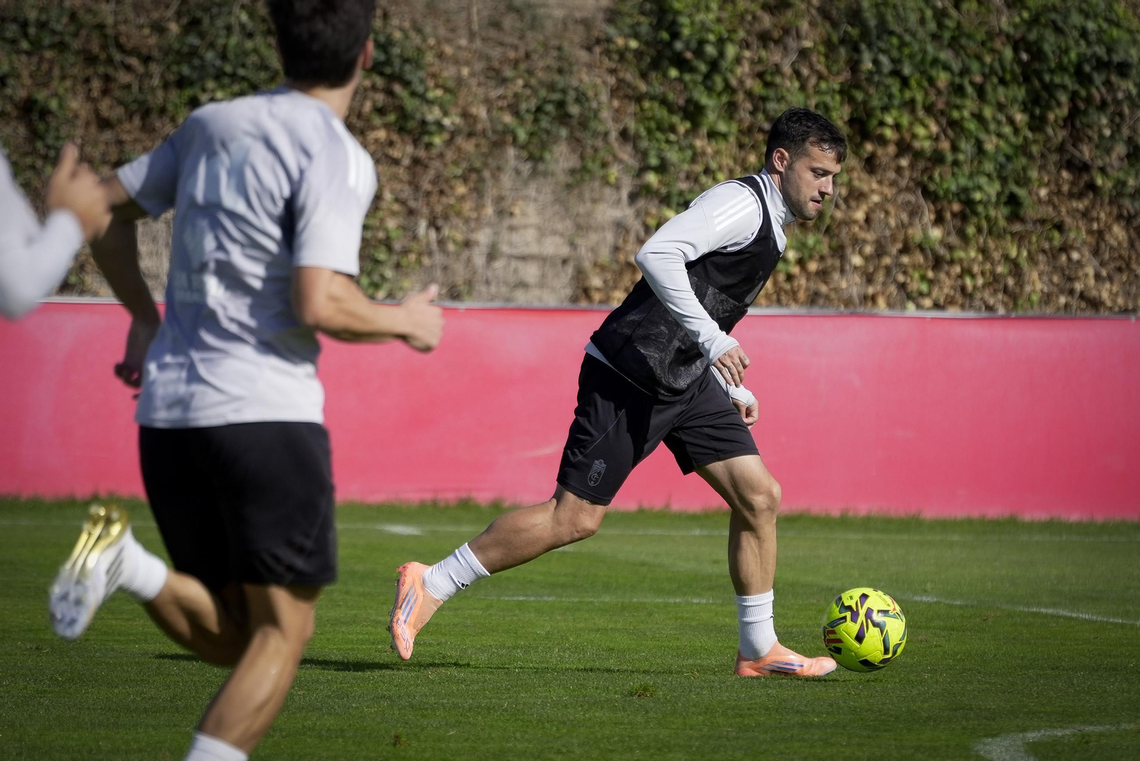 Las imágenes del entrenamiento del Granada CF
