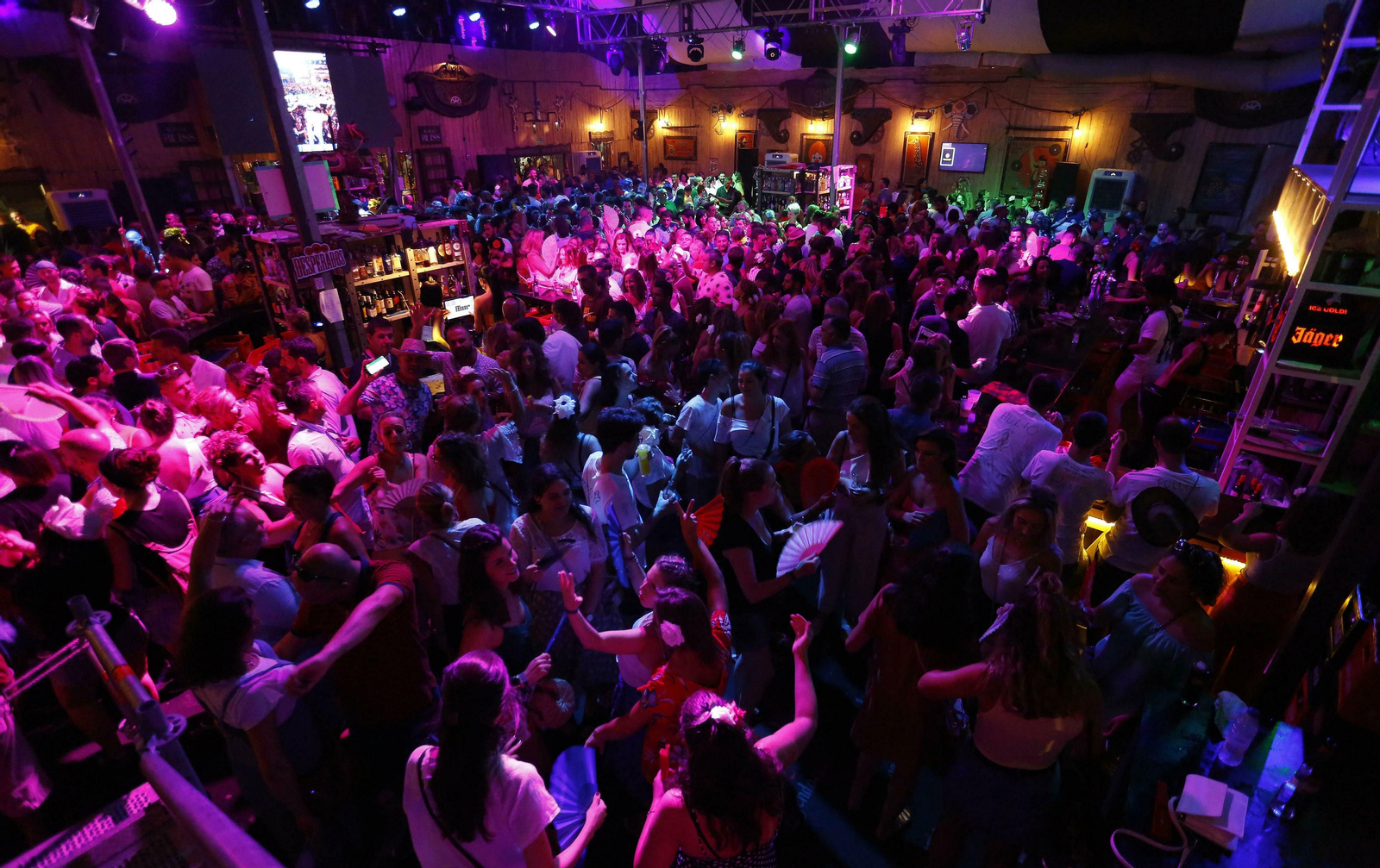 Fotos del cuarto día de Feria de Málaga en el Centro y la noche en el Real