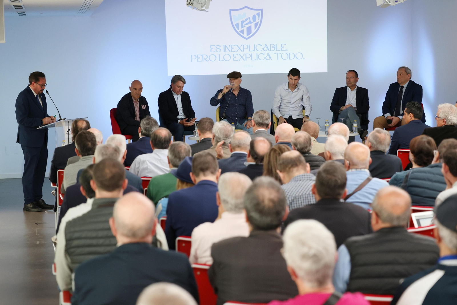 Las fotos de la gran reunión del 120 aniversario del fútbol en Málaga Las fotos de la gran reunión del 120 aniversario del fútbol en Málaga