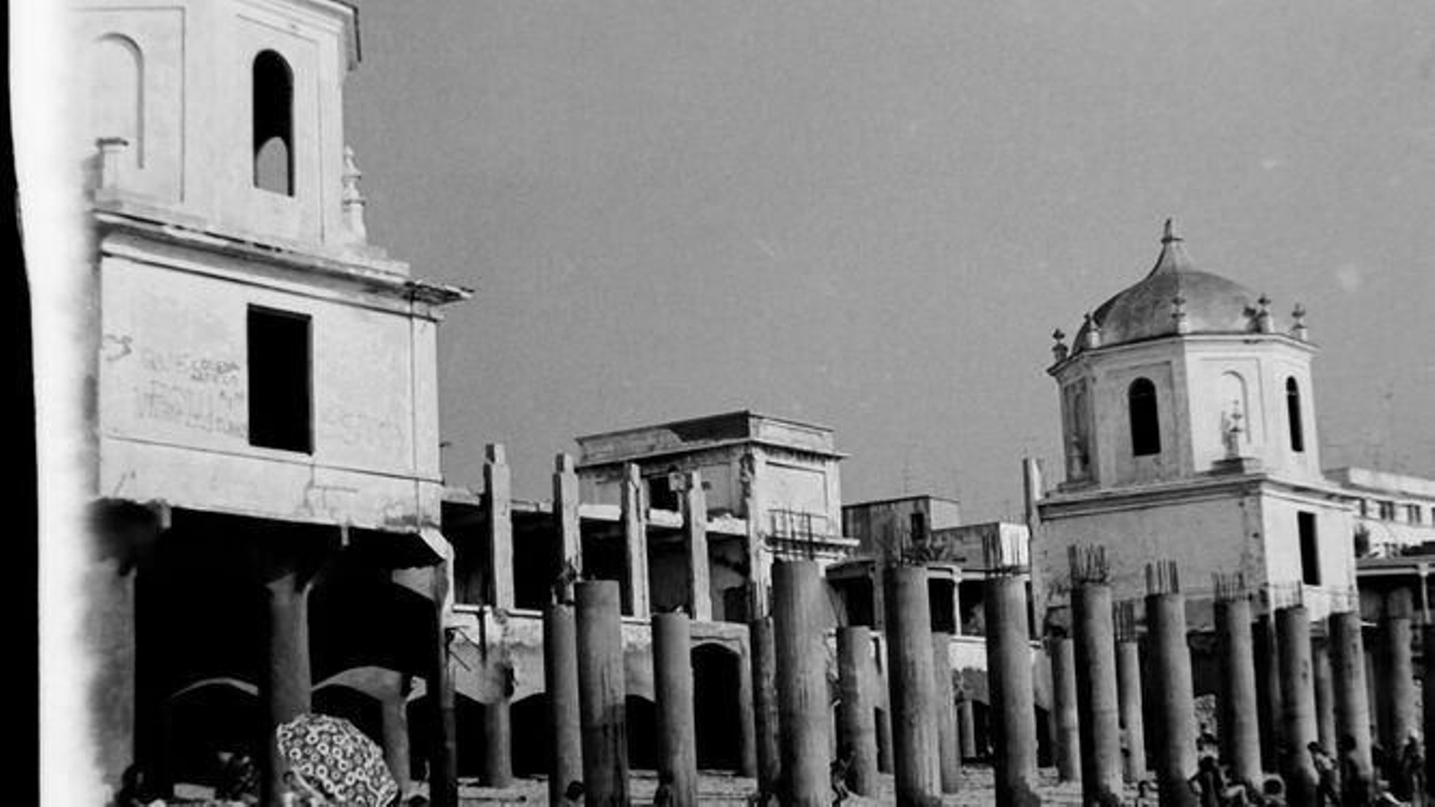 El Balneario de la Palma en estado ruinoso, cuando fue declarado BIC