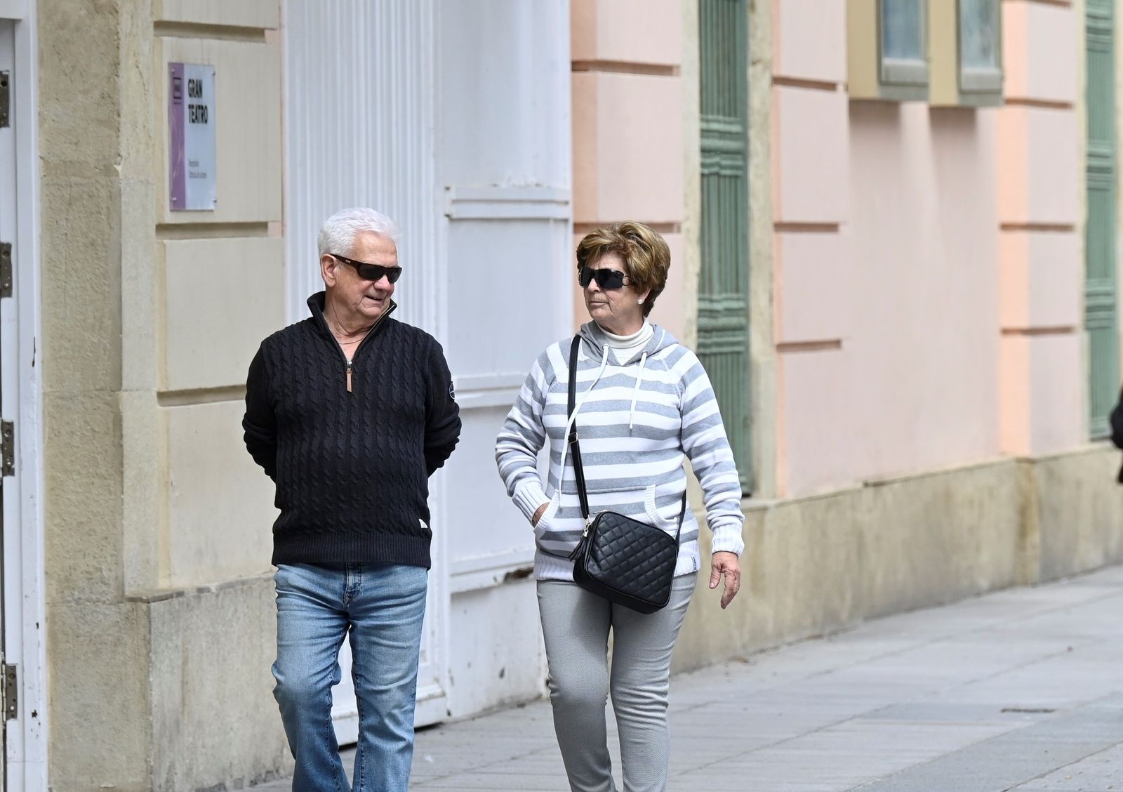 Los cordobeses aprovechan la tregua entre tormentas para salir a la calle, en imágenes