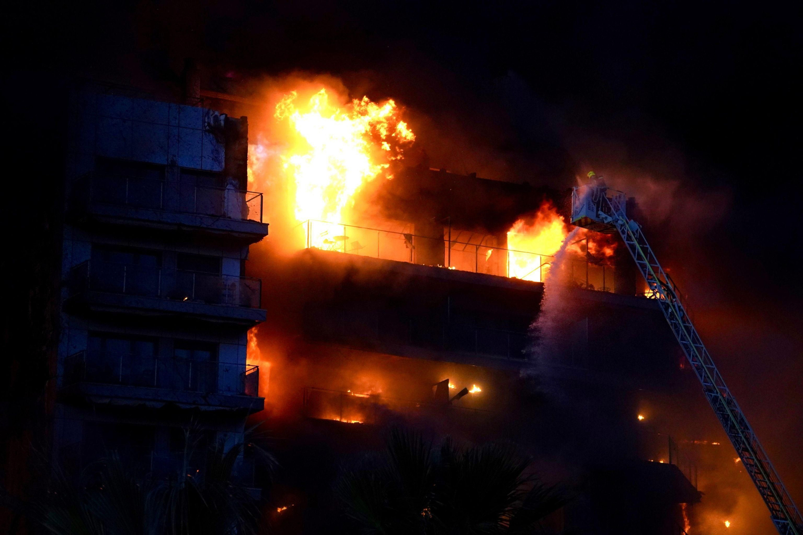 El incendio del edificio en Valencia, en imágenes El incendio del edificio en Valencia, en imágenes