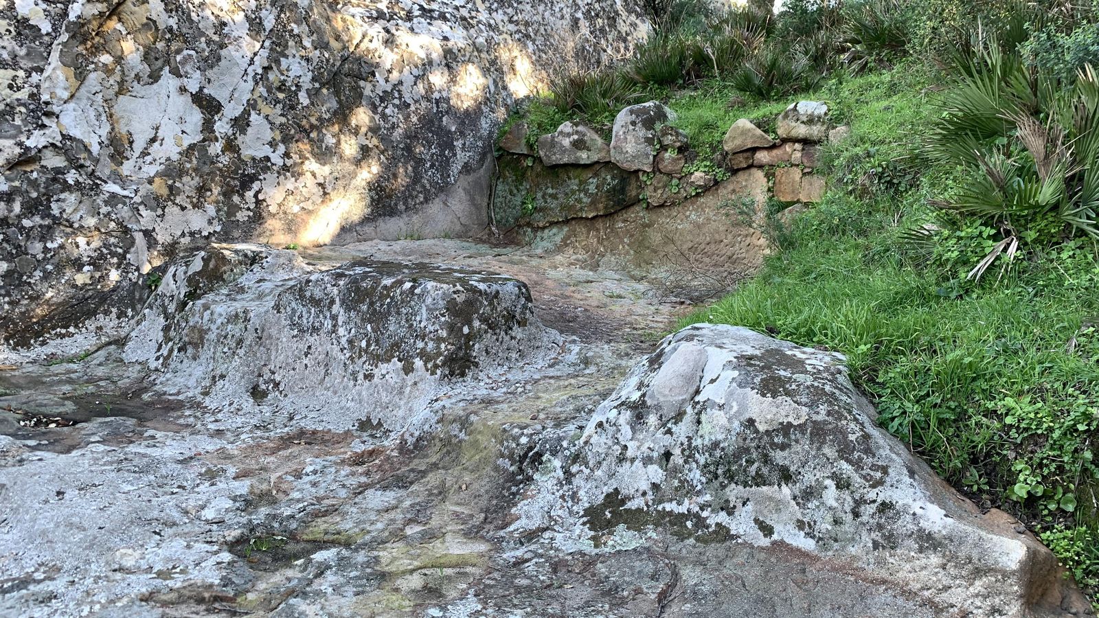 Habitación excavada en la roca, oppidum de Bailo, Tarifa.