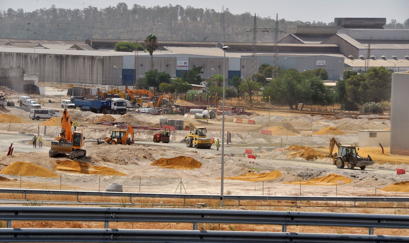 Obras en un tramo de la SE-40.
